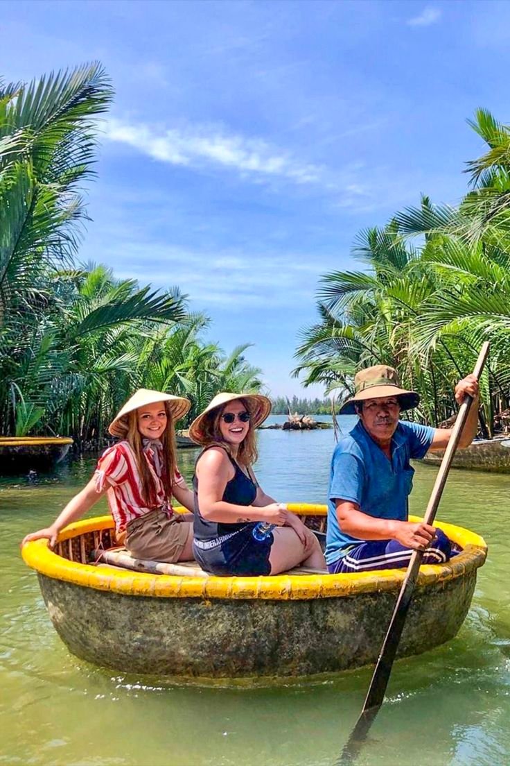 Vietnam, Singapore and Malaysia Tourist Guide